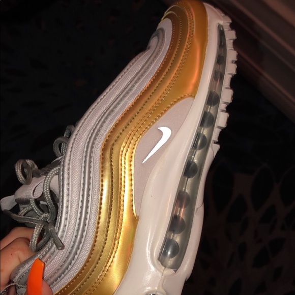 silver and gold nike’s - Picture 2 of 3